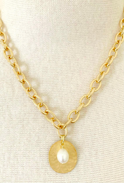 Lauren Gold-Filled Chain Necklace by Pearly Girls, featuring a hammered disc and pearl drop pendant. This necklace blends the modern appeal of a gold-filled chain with the classic elegance of a pearl drop, enhanced by the textured detail of a hammered disc, creating a chic and versatile piece.