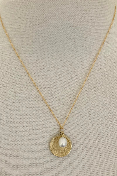 Emily Gold Chain Necklace by Pearly Girls, featuring a pearl drop and gold flower coin. This necklace elegantly combines the luster of a pearl drop with the charm of a gold flower coin, all set on a delicate gold chain, creating a piece that blends natural elegance with a touch of whimsy.