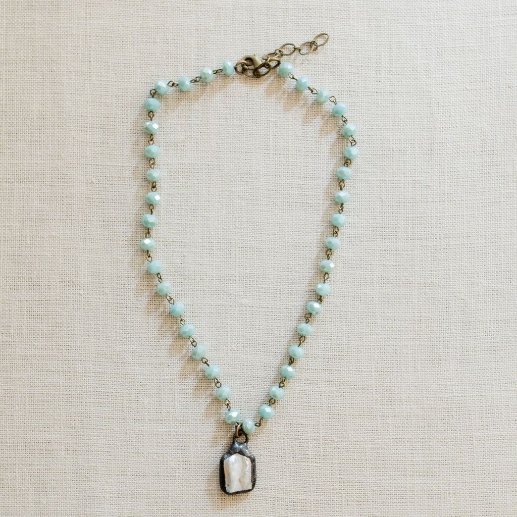 Berkeley Pearl Necklace by Pearly Girls is a casual yet chic accessory. This necklace showcases a simple, elegant design with lustrous pearls, making it a versatile piece that can effortlessly elevate everyday outfits with a touch of sophistication.