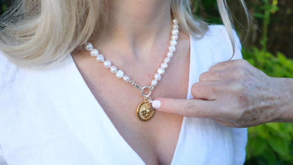 Kelsey Pearl Necklace by Pearly Girls, featuring freshwater baroque pearls and a lion's head pendant. This necklace elegantly pairs the unique texture and shape of baroque pearls with a striking lion's head pendant, symbolizing strength and courage, creating a bold and sophisticated accessory.