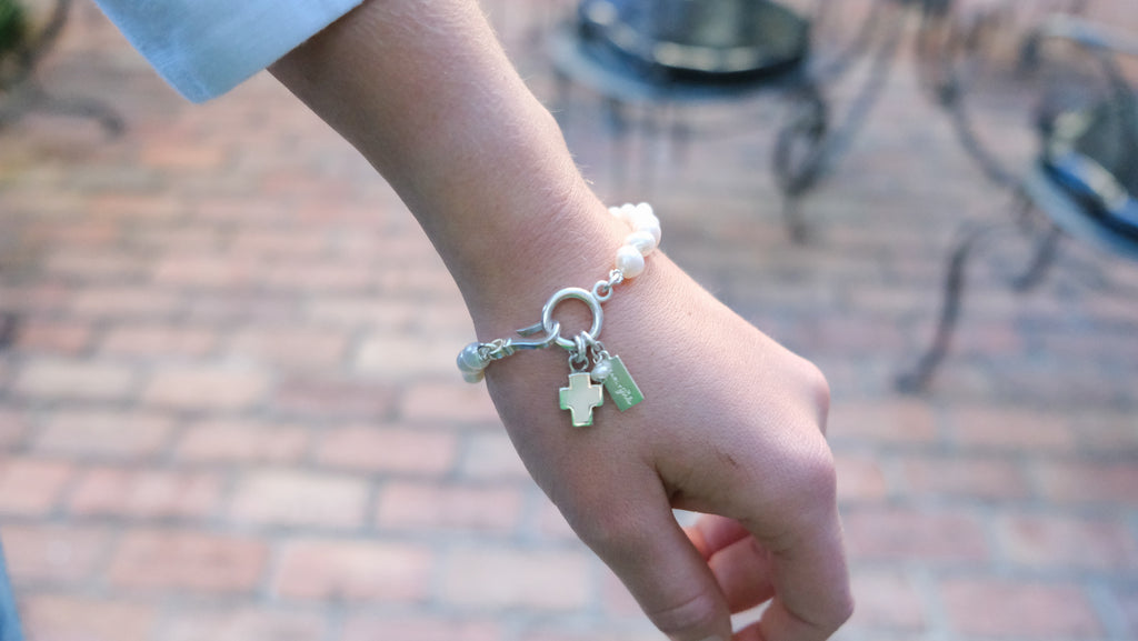 Faith Pearl Bracelet by Pearly Girls, featuring freshwater pearls and a Mother of Pearl cross. This bracelet pairs the timeless elegance of pearls with the serene beauty of a Mother of Pearl cross, creating a spiritually inspired and graceful accessory.