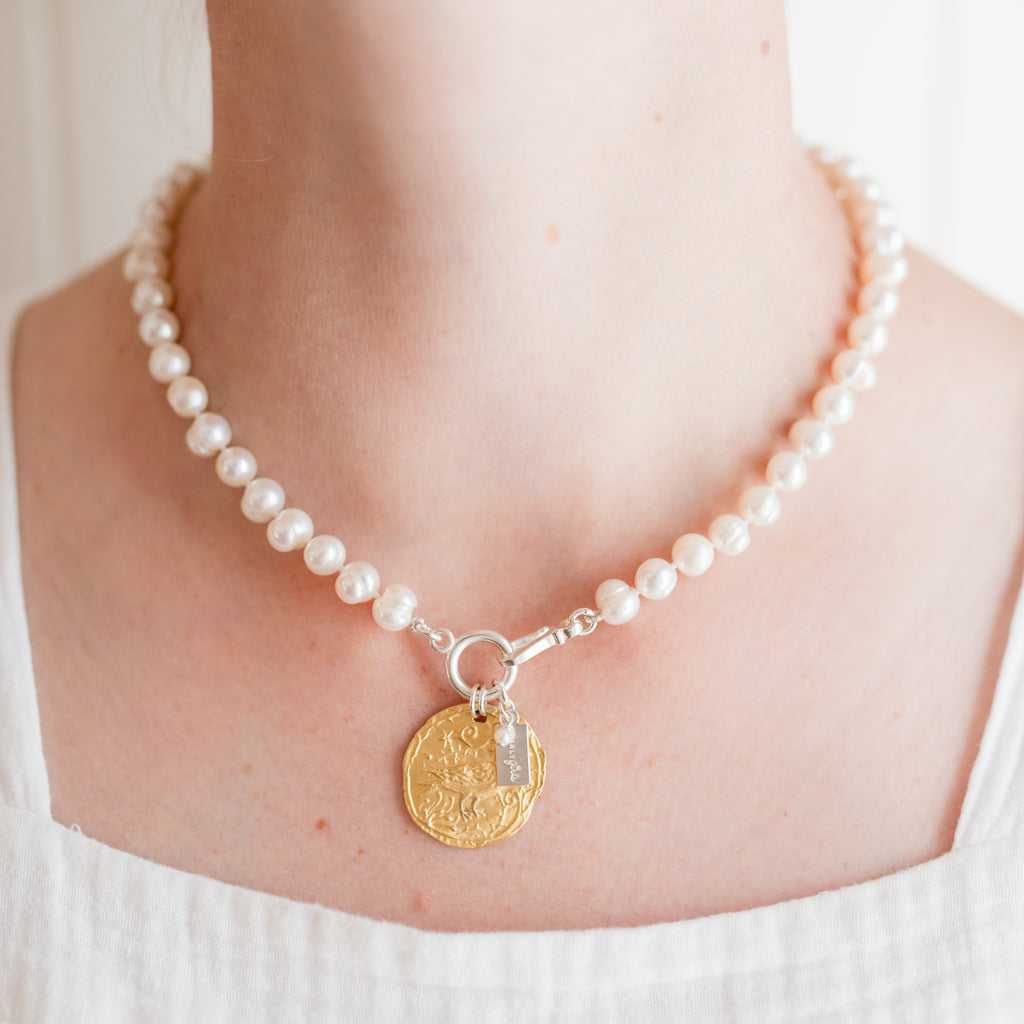 Callie Pearl Necklace by Pearly Girls, a perfect fusion of timeless elegance and artisan charm. This necklace displays a string of beautifully lustrous pearls, meticulously crafted to offer a classic and sophisticated look that embodies enduring grace and style.