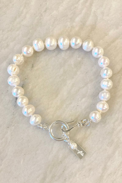 Classic Ring Pearl Bracelet by Pearly Girls, featuring a unique texture and timeless design. This bracelet highlights the distinctive ringed texture of each pearl, offering a classic look with a twist that adds character and elegance to this timeless accessory.